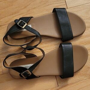 Steve Madden Dina Sandals 7.5 RUNS SMALL